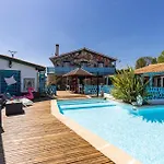 Complet A La Maison Mosaic