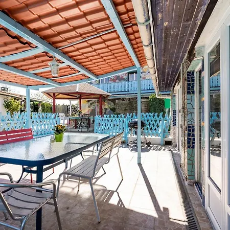 Complet A La Maison Mosaic Holiday home *