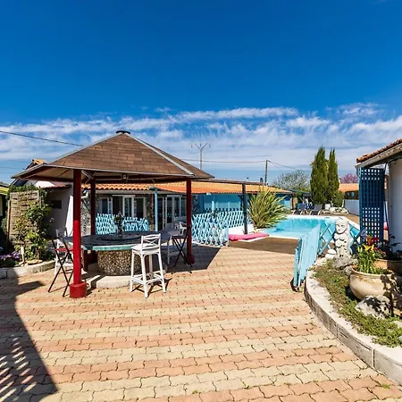 Complet A La Maison Mosaic *