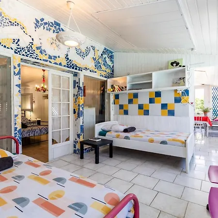 Complet A La Maison Mosaic *